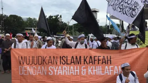 PA 212: “Harapan saya 2024 khilafah tegak di Indonesia”