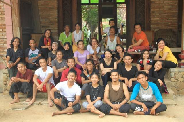 idf-akademi-menjelajah-ruang-tubuh-kepenarian-dan-koreografi