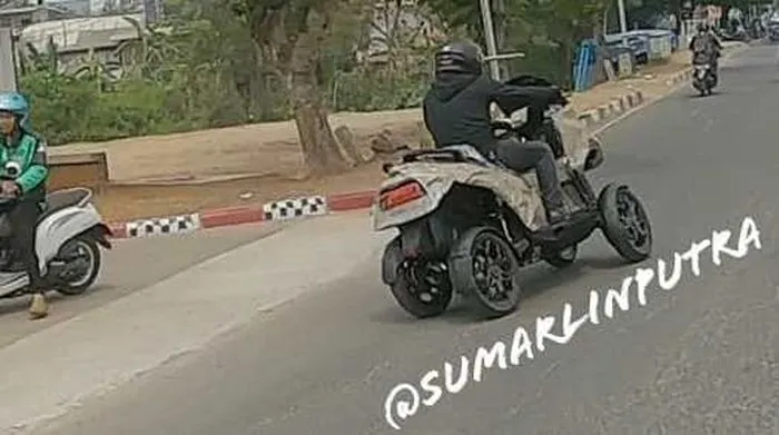 Motor Baru Tertangkap Kamera Sedang Di Tes Di Wilayah Karawang, Motor Kok Roda Empat?