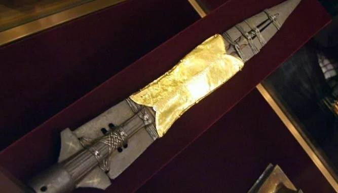 4 Senjata Suci Yang Paling Banyak Dicari Umat Manusia Didunia