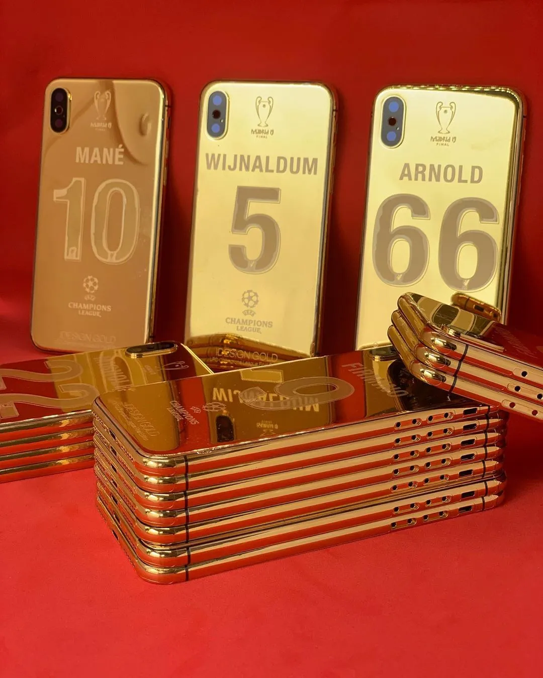 Pemain Liverpool Diberi Hadiah Casing iPhone X Berlapis Emas 24 Karat