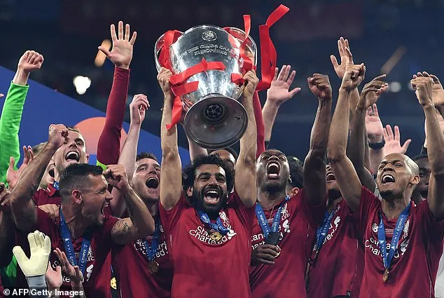 Pemain Liverpool Diberi Hadiah Casing iPhone X Berlapis Emas 24 Karat