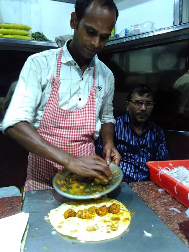 10 Foto ini Perlihatkan Bagaimana Orang India bikin Jajanan, mau coba?
