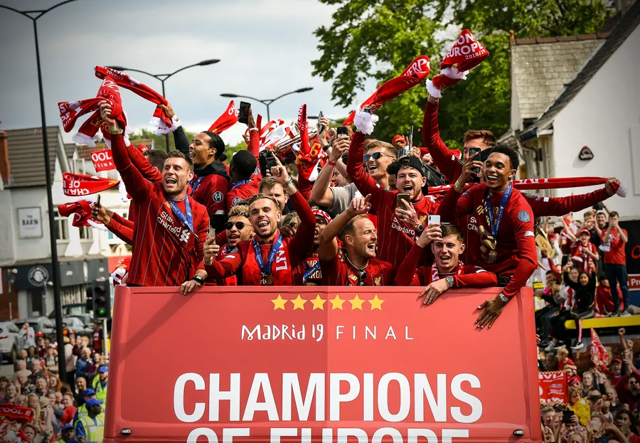 Warna Merah Menghiasi Kota Liverpool, Saksikan Pawai Kemenangan Liga Champions