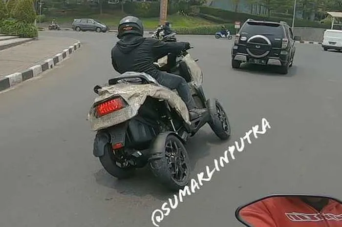 Motor Baru Tertangkap Kamera Sedang Di Tes Di Wilayah Karawang, Motor Kok Roda Empat?