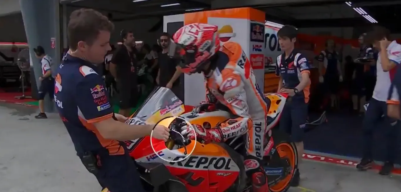 ada-yang-beda-di-motor-marquez-teknisi-modif-rc213v-seperti-motor-matic