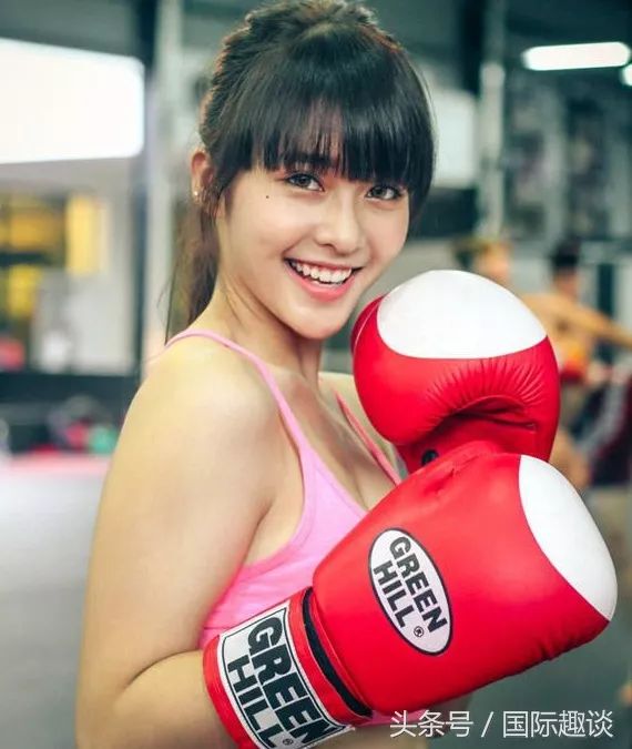 9 Wanita cantik dengan profesi unik