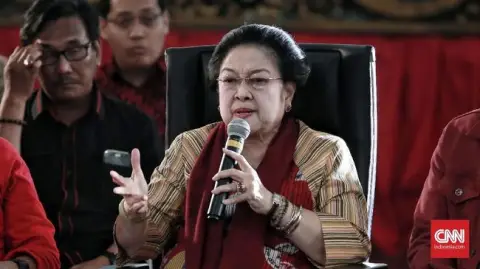 Honorer: Saya Ingin Ketemu Megawati, Biar Tahu Wong Cilik Butuh Perhatian