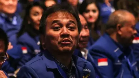 Roy Suryo Menyarankan Menteri Jokowi-Ma’ruf Pakai Mobil Rental, Begini Alasannya