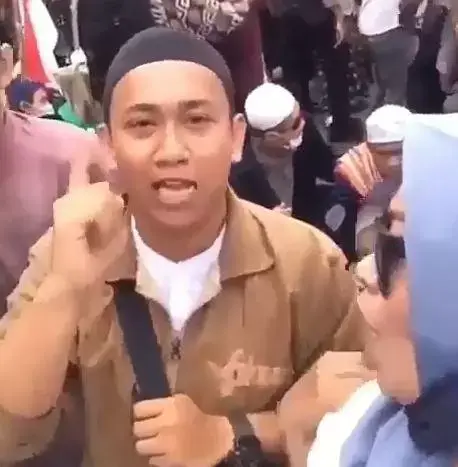 Pak RT Bongkar Sosok Wanita Perekam Video Penggal Kepala Jokowi, Ternyata Dia Adalah