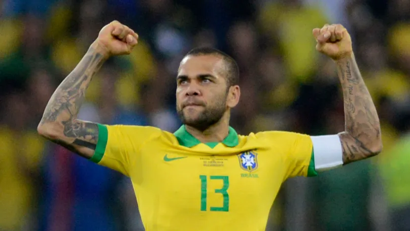 Setelah Berpetualang 17 Tahun, Peraih 43 Tropi Dani Alves Kembali Ke Brasil