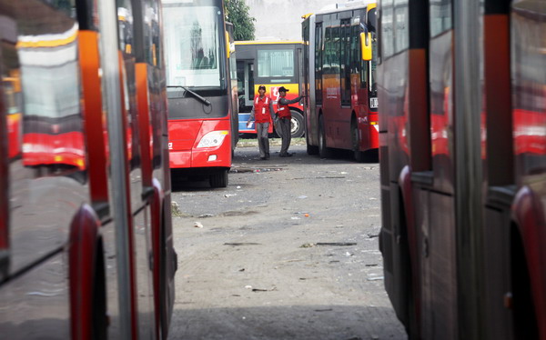 jokowi-laporkan-gitar-metallica-ke-kpk-kenapa-kasus-bus-tidak-hayo