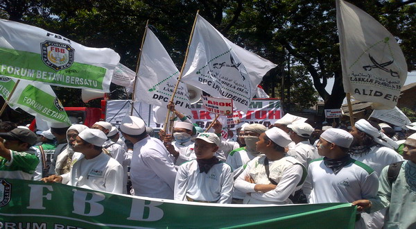 pendekar-silat-akan-pamer-kekuatan-di-depan-balai-kota