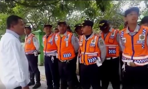 terciduk-gelar-razia-liar-oknum-dishub-bekasi-dihukum-wali-kota-push-up