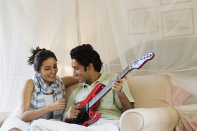 Ingin Tahu Bedanya Jatuh Cinta Beneran dengan Nafsu Sesaat? Cek 6 Tanda-tandanya
