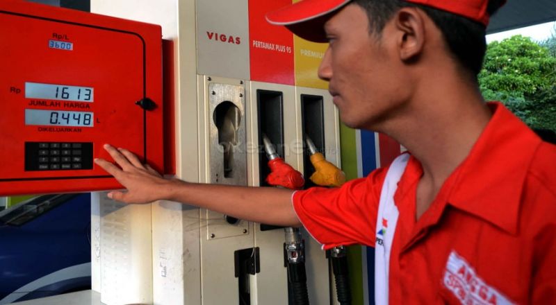 jual-premium-rp7400-per-liter-pertamina-rugi-152-triliun