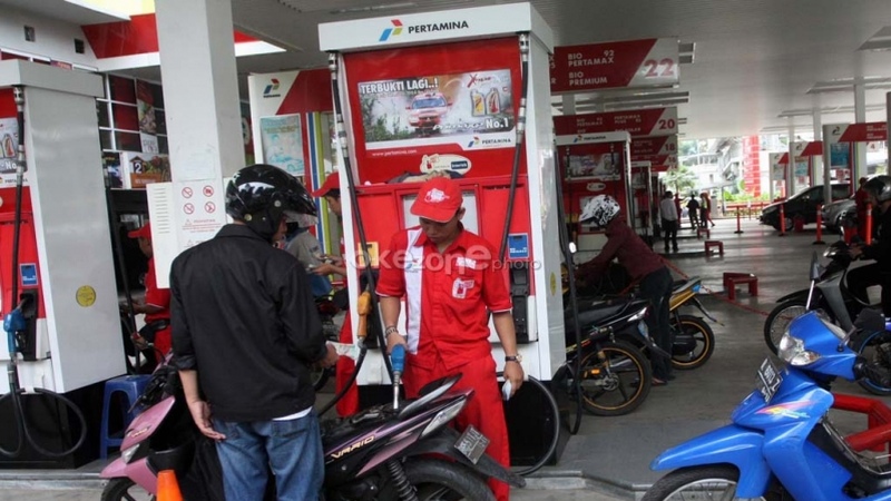 harga-premium-tak-turun-rakyat-dipaksa-subsidi-pertamina