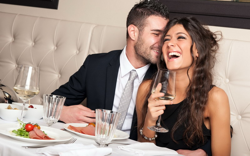 Kenali Kode Keras Pria Jika Naksir Wanita