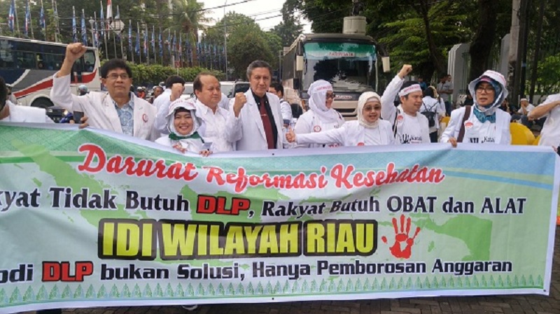 HARI DOKTER NASIONAL: Aksi Demo Dokter Tolak DLP Ramaikan Medsos