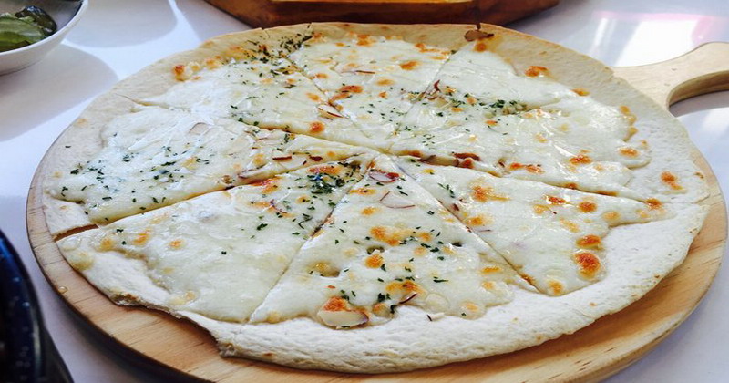 Gak Hanya Mozarella, 5 Keju Ini Bikin Pizza Makin Lezat