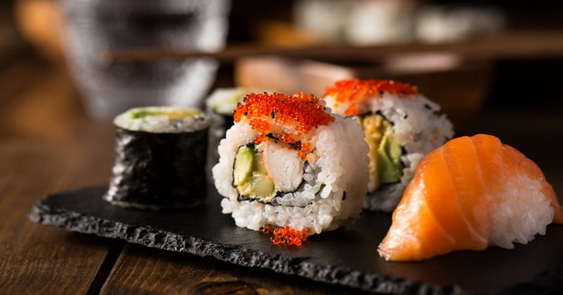 12 Hal "Pantang" Dilakukan saat Makan Sushi