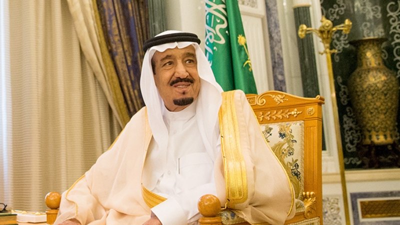 Item Busana & Aksesori Wajib Raja Salman serta Para Pangeran Arab