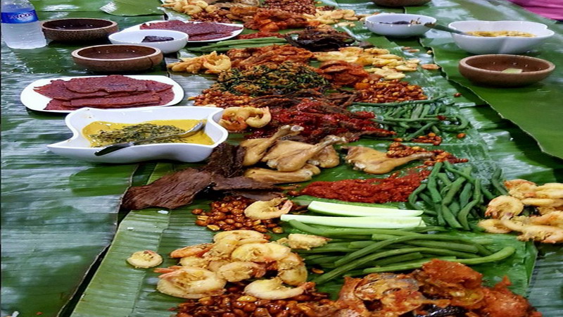 Kenali Tradisi Makan Bersama ala Masyarakat Indonesia