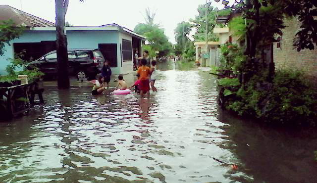 &#91; Jurus Pamungkas RK yg Barokah? &#93; Ridwan Kamil Kerahkan Pawang Hujan Atasi Banjir