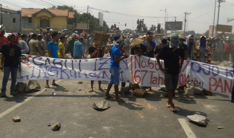 ribuan-orang-blokir-jalur-pantura-pati