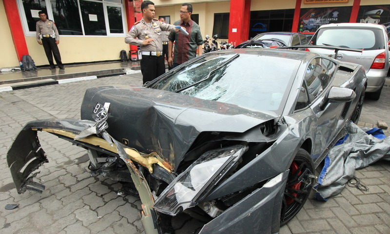 Rumah Tersangka Lamborghini Maut Dijaga Ketat Petugas Keamanan