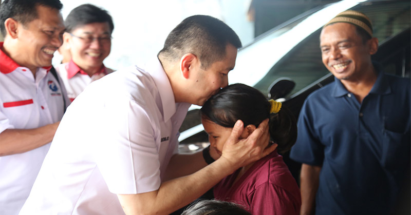 Nyanyikan Mars Perindo, Anak Ini Membuat Hary Tanoe Menangis