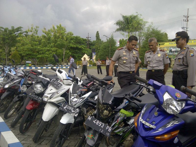 berpotensi-jadi-sarang-nyamuk-seratus-motor-dipindah-ke-laut