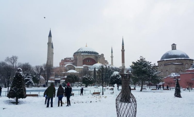 Ribuan Muslim di Turki Tuntut Hak Beribadah di Hagia Sophia