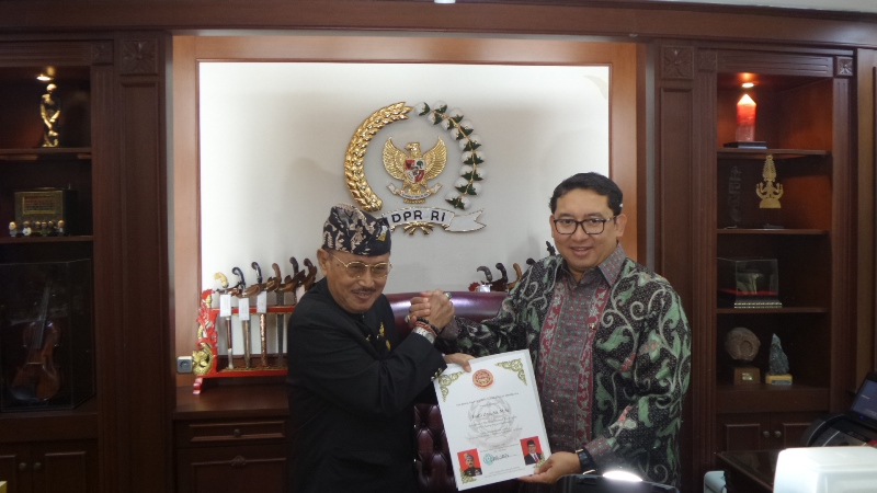 fadli-zon-diangkat-jadi-keluarga-besar-puri-agung-negara-djembrana