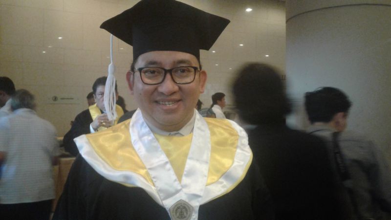 kagumi-ekonomi-kerakyatan-bung-hatta-fadli-zon-raih-doktor-di-ui