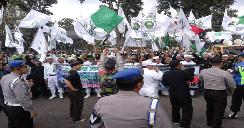 Gubernur DKI Tak Kunjung Diperiksa, Massa Islam Jabar Ancam Duduki Jakarta