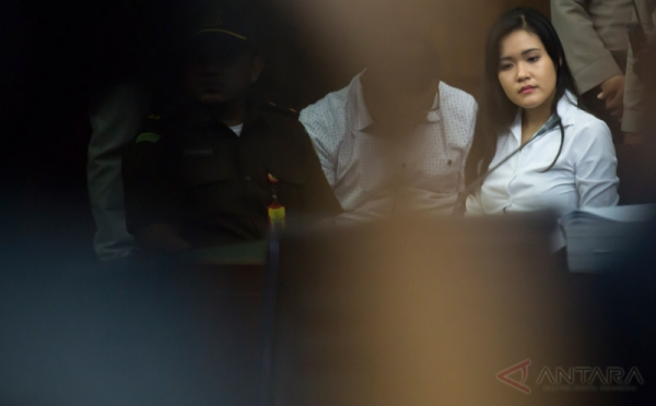 Kumpulan Foto Ekspresi Jessica Selama Sidang Vonis Akhir