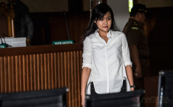 Kumpulan Foto Ekspresi Jessica Selama Sidang Vonis Akhir