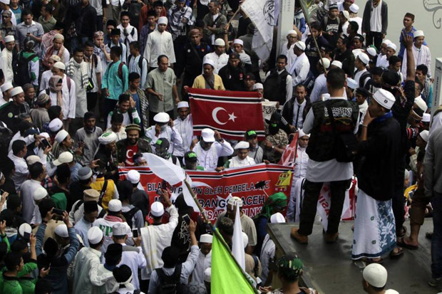 polisi-sita-bendera-gam-di-tengah-aksi-bela-islam