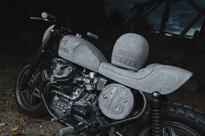 Unik Gan, Bodi Sepeda Motor Ini Terbuat dari Batu