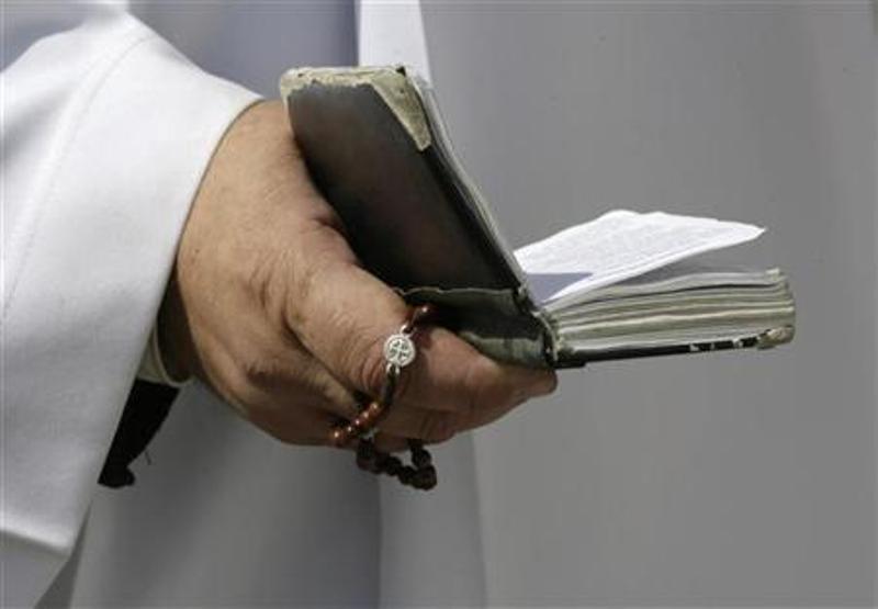 pendeta-italia-dituduh-gelar-pesta-seks-dan-lacurkan-15-kekasihnya