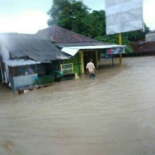 sungai-meluap-enam-desa-di-kabupaten-kuningan-diterjang-banjir