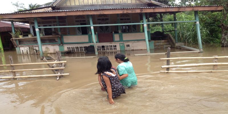 sungai-cimanuk-meluap-banjir-indramayu-kian-meluas
