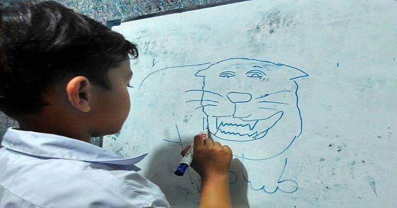 Inikah Desainer Patung Harimau yang Viral?