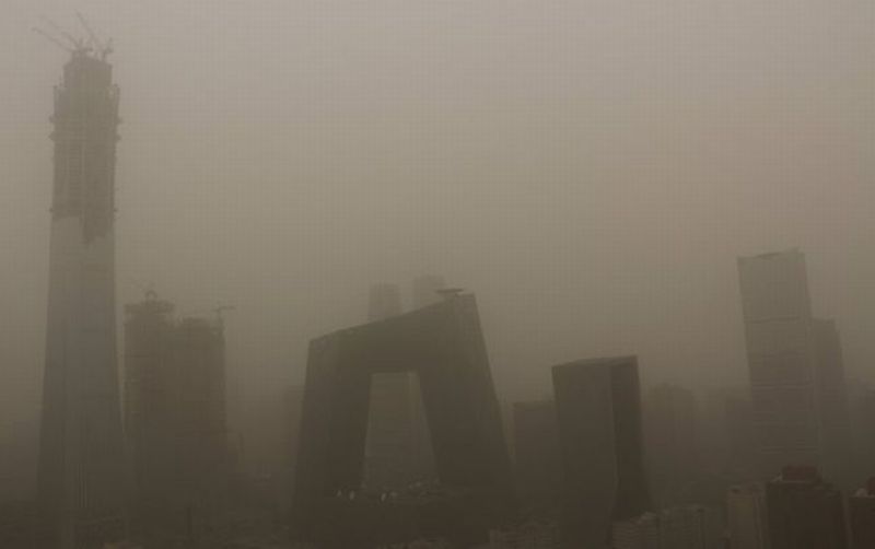 china-dihantam-badai-debu-dan-peningkatan-kadar-polusi-ekstrem