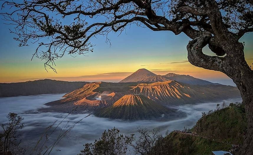 coc-reg-bromo-menyaksikan-sunrise-di-bukit-kingkong-bromo