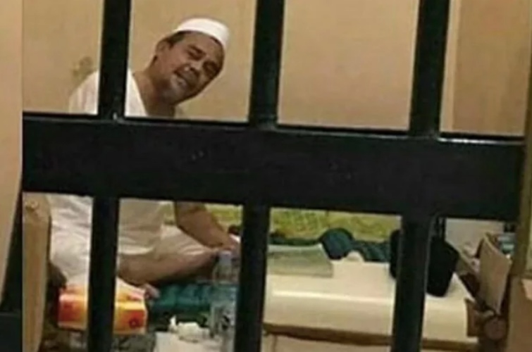 Sesak Nafas, Habib Rizieq Hampir Pingsan Dalam Penjara