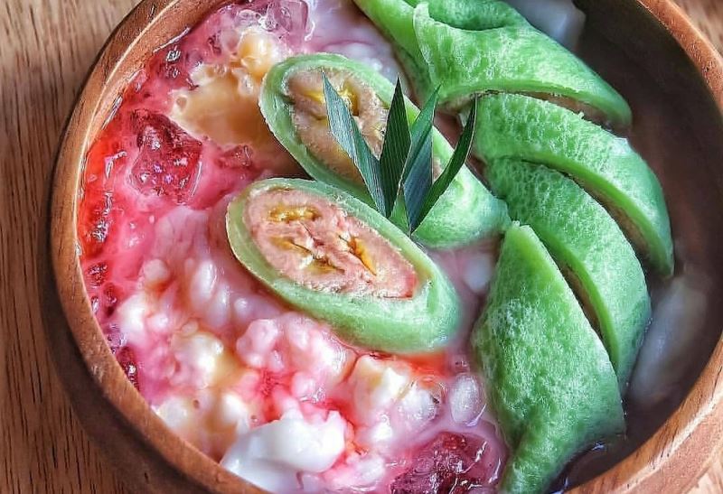es-pisang-ijo-takjil-khas-makassar