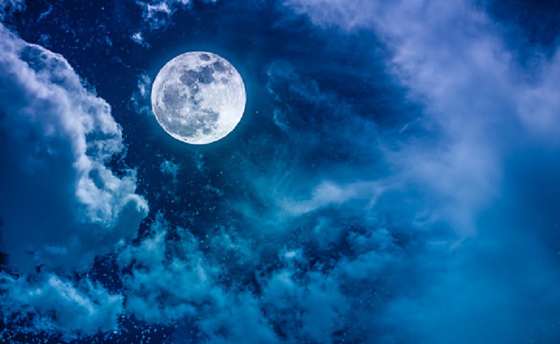 Blue Moon Yang Tidak Berwarna Biru