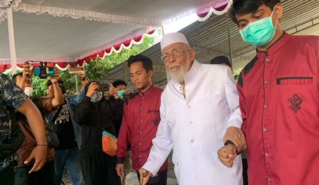 Ustadz Abu Bakar Ba'asyir Ikuti Upacara HUT Ke-77 RI, Begini Penampilannya